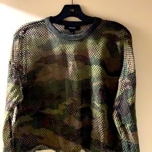 Cropped camo top